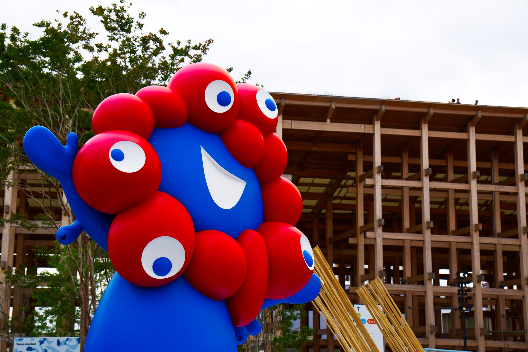A Lovecraftian blue blob with a Saturn-esque red ring consuming its face
